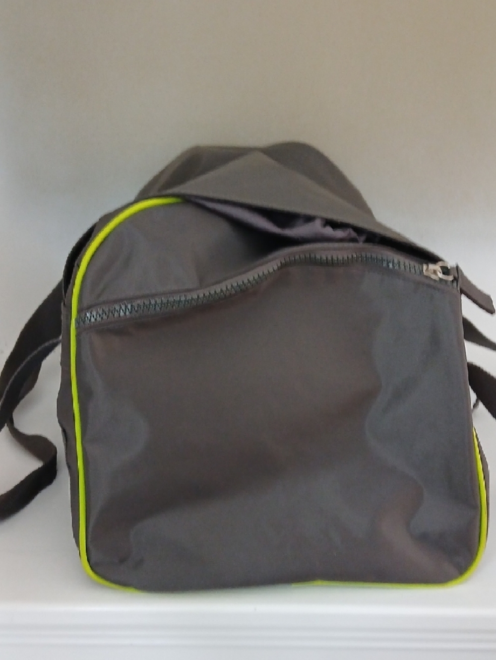 Kenneth Cole Reaction Black Duffel Bag - Picture 3 of 8